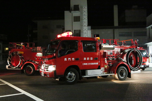 車両に乗り込み、各地区での特別警戒に向けて出発