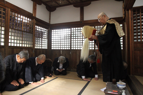 祈願祭には旅館関係者や自治会関係者、市関係者らが出席
