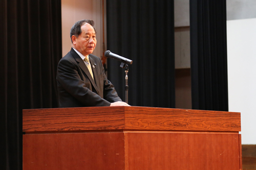 大西市長は「果敢に挑戦する1年にしてほしい」と訓示を行った
