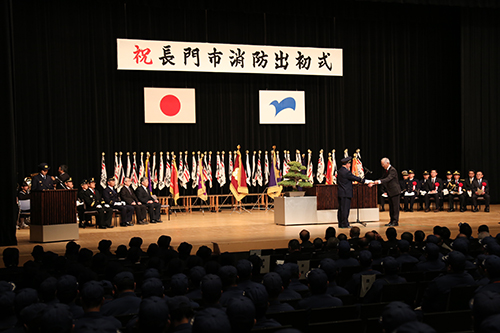 各種表彰や感謝状の贈呈が行われた式典