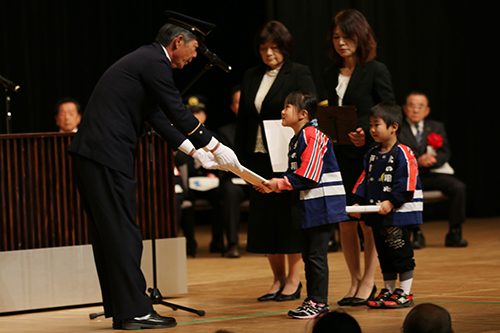 優良クラブ団体表彰を受けた菱海保育園幼年消防クラブ