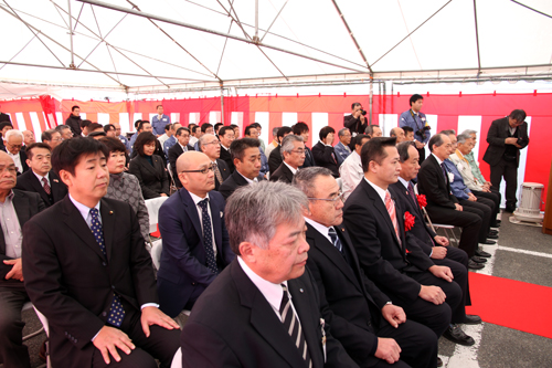 起工式および安全祈願祭には市関係者や市議会議員、近隣自治会、設計者など約60人が出席