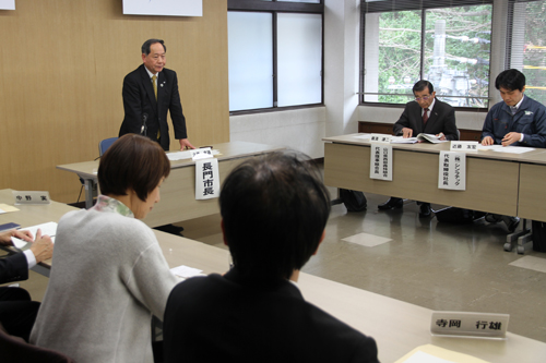 「林業・木材産業を成長産業にして仕事を生み出し、若い人の雇用の場を作りたい」と大西市長
