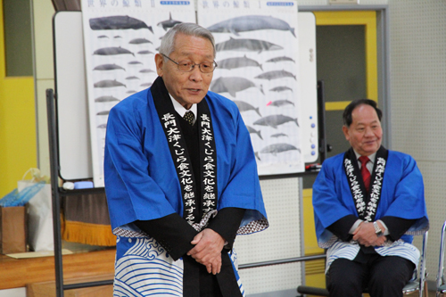 「鯨のように大きく育ってください」と上田会長