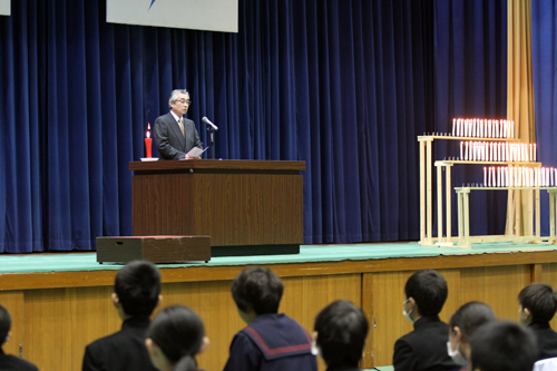 「志は高く、腰は低く」と来賓の松浦教育長