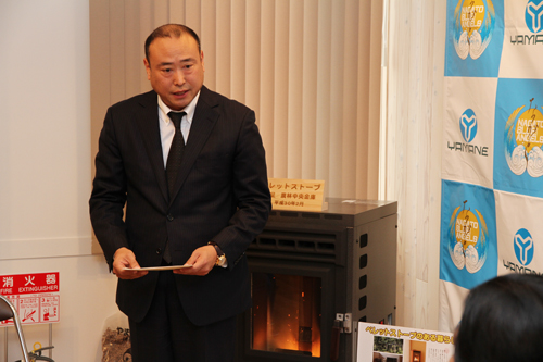 「木質ペレットの普及が、いずれ雇用に結びつけば良い」と話す山根評議員