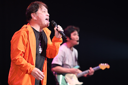 オープニングを飾った「F.STREET」