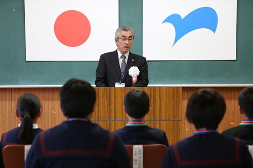「これからも研さんを重ねて、立派な大人になってください」と松浦教育長