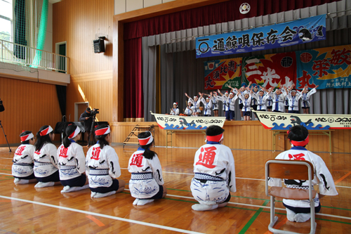 最後は在校生だけで鯨唄「祝え目出度」を披露