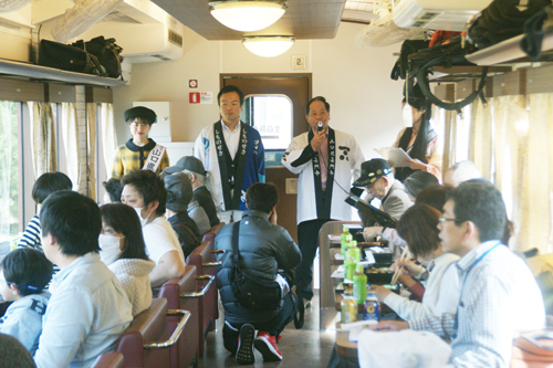 山陰観光列車「○○のはなし」の車内でもPR活動を実施