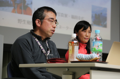 世界中で野生動物の撮影を行う福田幸広さん（左）とゆうきえつこさん（右）