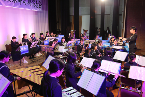 深川中学校・仙崎中学校吹奏楽部との合同演奏も行われた