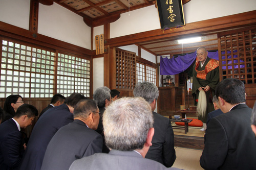 湯本温泉の発展を祈願する神事も住吉神社で執り行われた