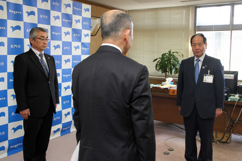 「今までの経験をもとに長門市を変えていくという気持ちで取り組んでほしい」と大西市長