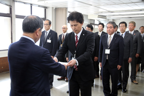 課長級以上の職員の辞令交付式も開催