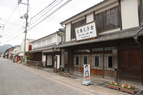 開館15周年となる金子みすゞ記念館にはこれまで約165万人の入館者が訪れた