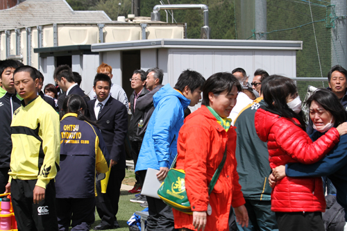 会場では多くの応援が駆けつけ、選手の活躍に涙した