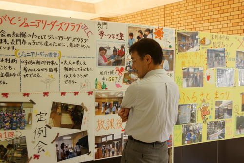 館内には生涯学習団体などの展示も