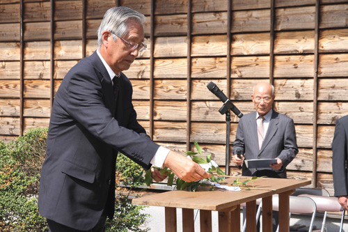 福江博史会長らが代表して玉ぐしを奉納