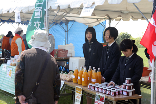大津緑洋高校日置校舎の生徒も出店