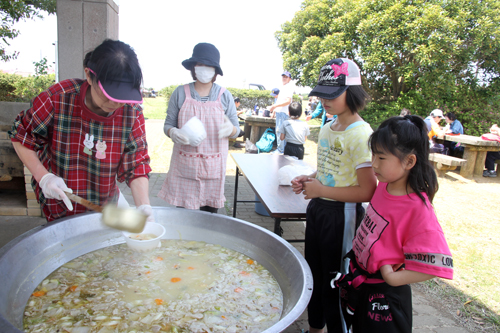 ゴール後は豚汁のおもてなしが