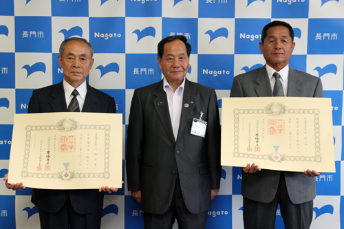 市長室を訪れた大林育美さん（写真左）と西村良一さん（写真右）