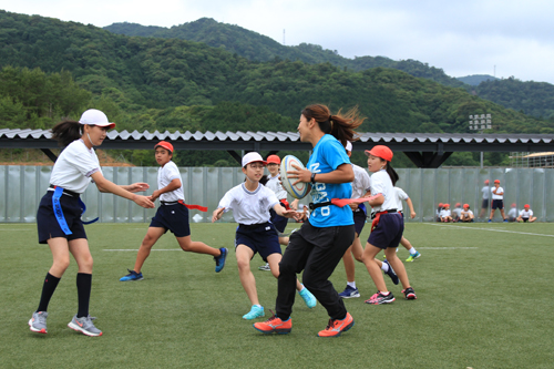 タグラグビーは、タックルが禁止されているため、安全にプレーできる
