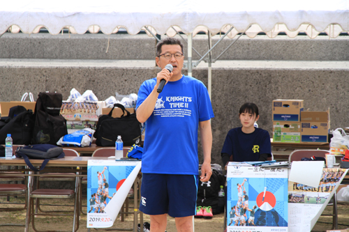 大会実行委員長の柳成烈会長、怪我がないようにと選手に呼びかける