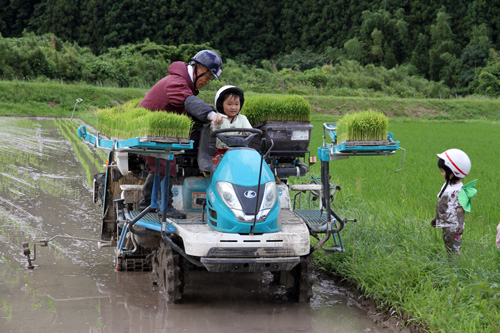 田植え機の乗車体験も行われた