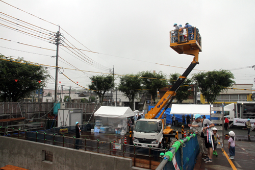 高所作業車などの建設重機体験も行われた