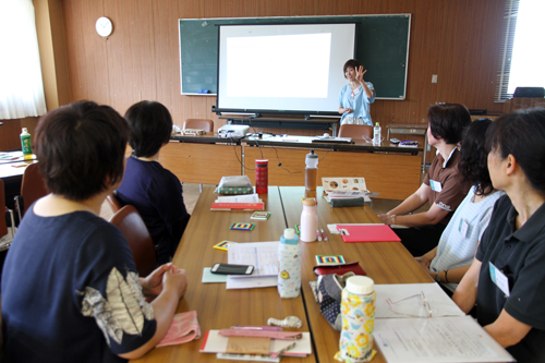 初日はおもちゃ美術館の成り立ちなどを学ぶ