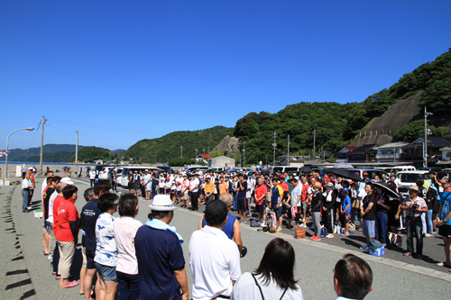 2018通くじら祭り開会式の様子。晴天に恵まれ多くの人が参加した