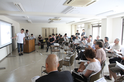 地域住民ら約30人が参加した