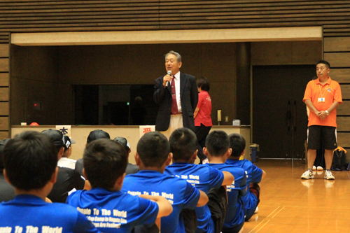 学校を越え、競技を越え、仲間を作ってほしいと長門市スポーツ少年団本部長の山下浩氏