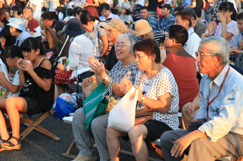 例年に比べ、祭りには多くの来場者が訪れた