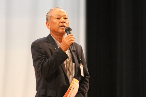 「プログラムに沿って楽しいひと時を過ごしてほしい」と江原健二代表