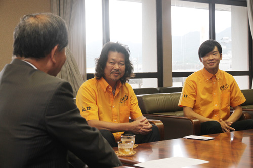 「優勝を目指したい」と親子で全国大会に臨む