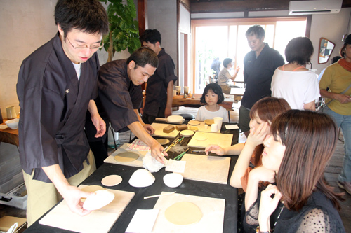 豆皿製作体験などワークショップも