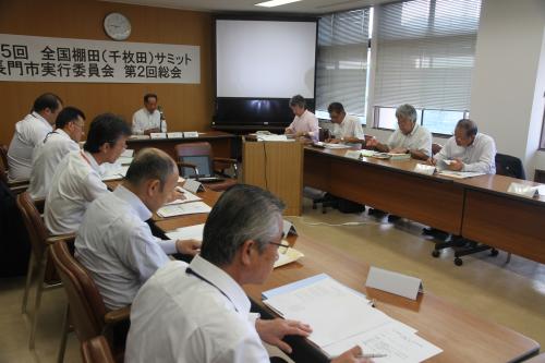 行政や農業、棚田関係者ら13人の委員が出席