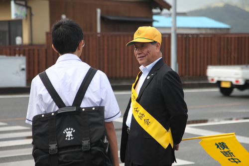 通学する生徒に声とかける