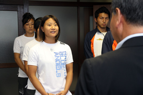 「優勝目指して頑張ります」と女子七人制ラグビーフットボール競技に出場する中 美咲さん