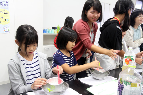 氷水に塩を混ぜてジュースが変身
