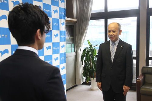 「若さと行動力で頑張ってほしい」と大谷副市長