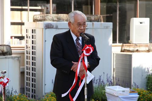 挨拶をおこなう俵山地区発展促進協議会の藤野忠次郎会長