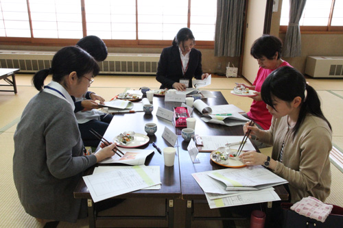 地元食材の美味しさが伝わるかなどの視点で審査が行われる