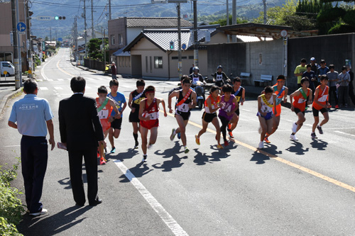 中学校の部、一般・高校の部が一斉にスタート