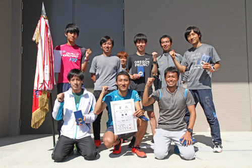 一般・高校の部で優勝を果たしたチーム「油谷」
