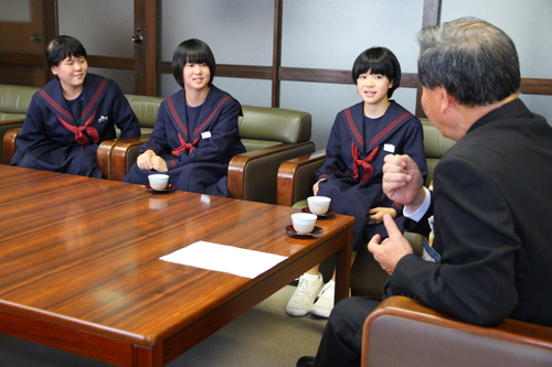 ３人は卓球の魅力を「どんな年齢でもできること」「複数人でやる競技なので友人が増えるところ」と語った