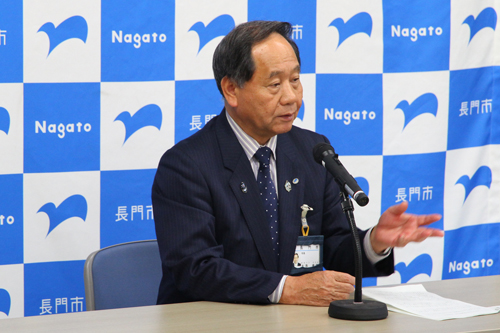 大西市長は「市民の力を引き出していくか、“チーム市役所”が一丸となって取り組んでいただきたい」と訓示を述べた