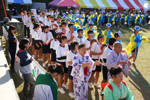 最後は約300名によるながと市民総踊りで締めくくり